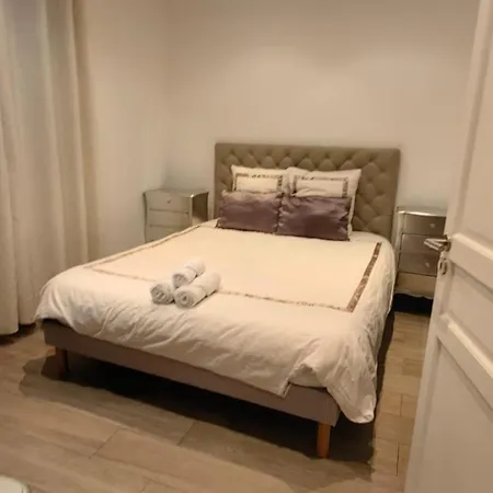 Exceptionnel 3 Pieces Proche Palais